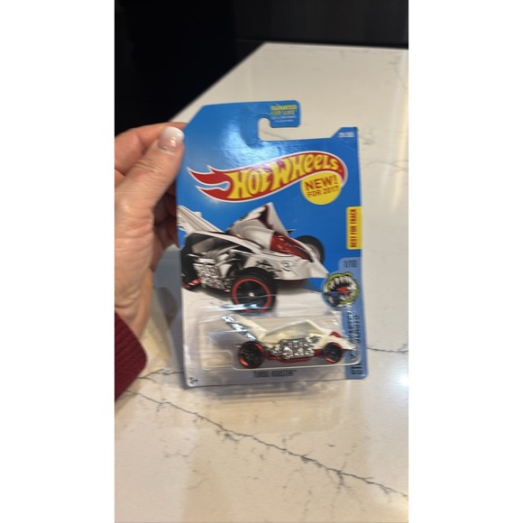 Hot Wheels 2017 Street Beasts Turbo Rooster White Red Rims 191/365 Unused - Picture 1 of 2
